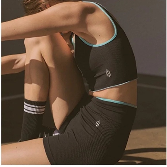 FREE PEOPLE FP Movement Throw Set in Black Blue Combo Sz. Medium Large - Picture 3 of 10